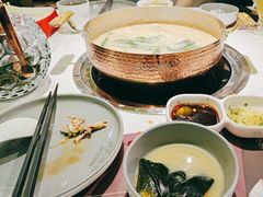 -洪氏嗨捞·广东猪肚鸡·椰子鸡火锅(西咸万象城店)