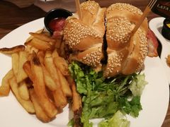 -拉亚汉堡经典餐厅(商城路店)