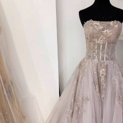 -Flora婚纱礼服定制租赁店