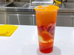 奶霜草莓果茶-CoCo都可(湖滨银泰店B区店)