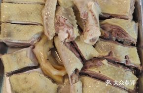 Spring Water Farmhouse Duck