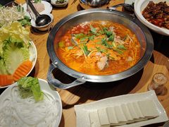 -野山舂·贵州现舂酸汤火锅(鸿通城店)