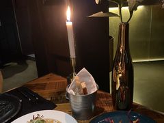 煎虾配紫薯泥薯片及姜味柠檬汁-AZUL by FUEL蓝色·法式酒馆(琶醍店)