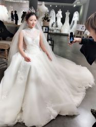 -艾米丽婚纱礼服