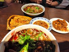 -爆炸头阿姨小四川正宗川味小吃(无任何分店)