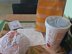 -麦当劳(展览路店)