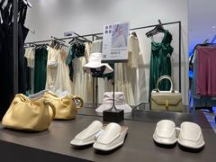 -URBAN REVIVO(七宝领展广场店)