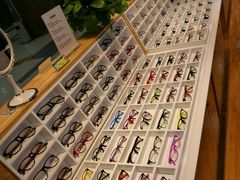 -MiRi眼镜连锁·蔡司·尼康控优点合作店(莘庄店)