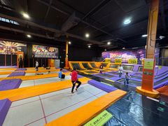 -Tenker Club弹刻极限主题公园 · 蹦床 · 团建 · 生日派对(大关店)