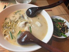 -荣家黄鱼面(南京西路店)