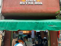 -Bánh Mì Huynh Hoa