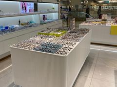 -J-Optical佳视明眼镜·蔡司视觉(青岛金茂览秀城店)