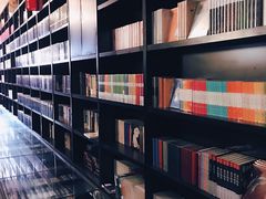 -钟书阁(松江泰晤士小镇店)