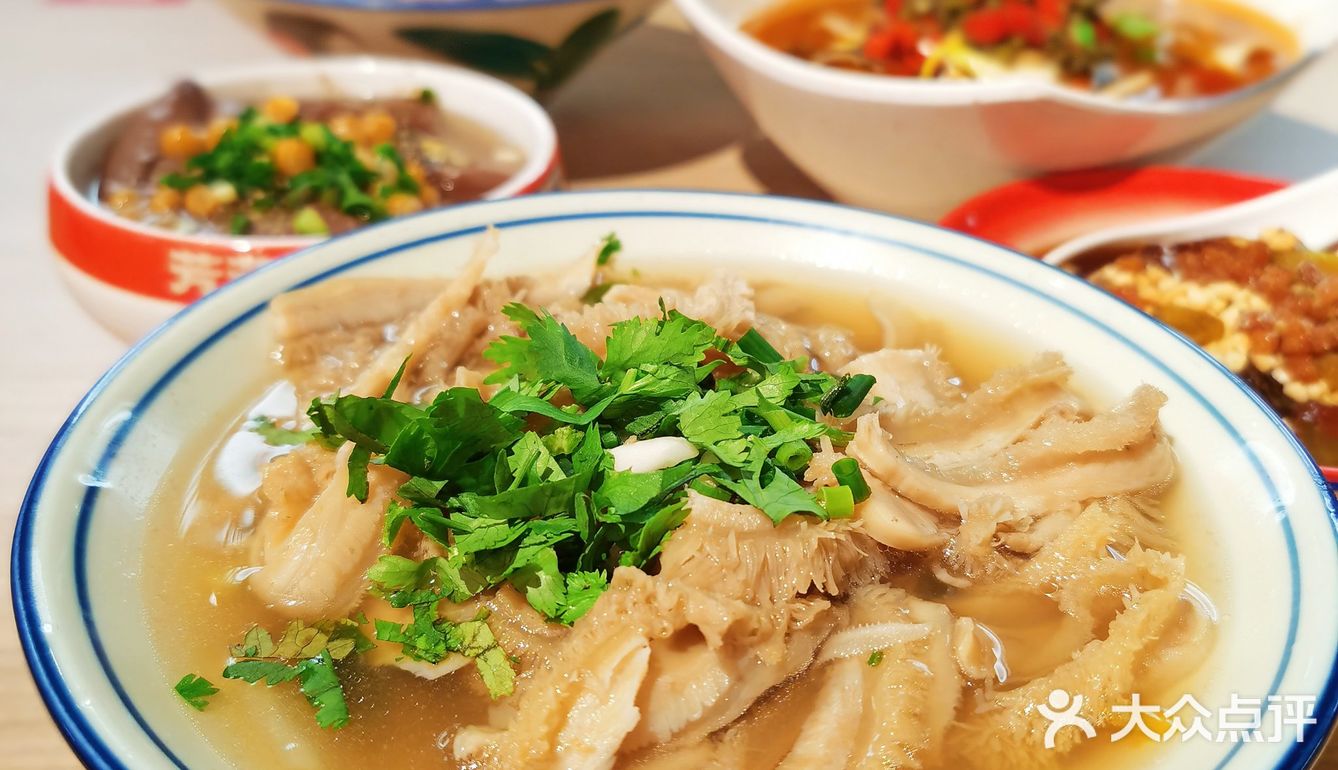 人均50+的跷脚牛肉馆，好吃到跳脚！