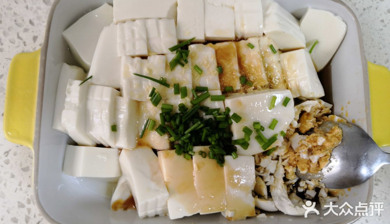 夏天清爽凉菜咸鸭蛋拌豆腐营养健康