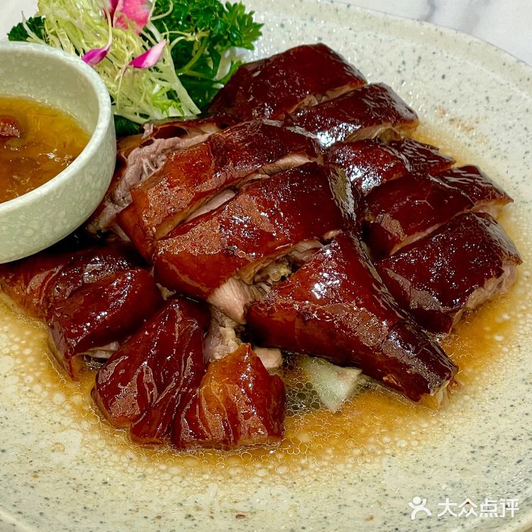 爆汁乳鸽+荔枝木烧鹅🔥这家粤菜太绝了！