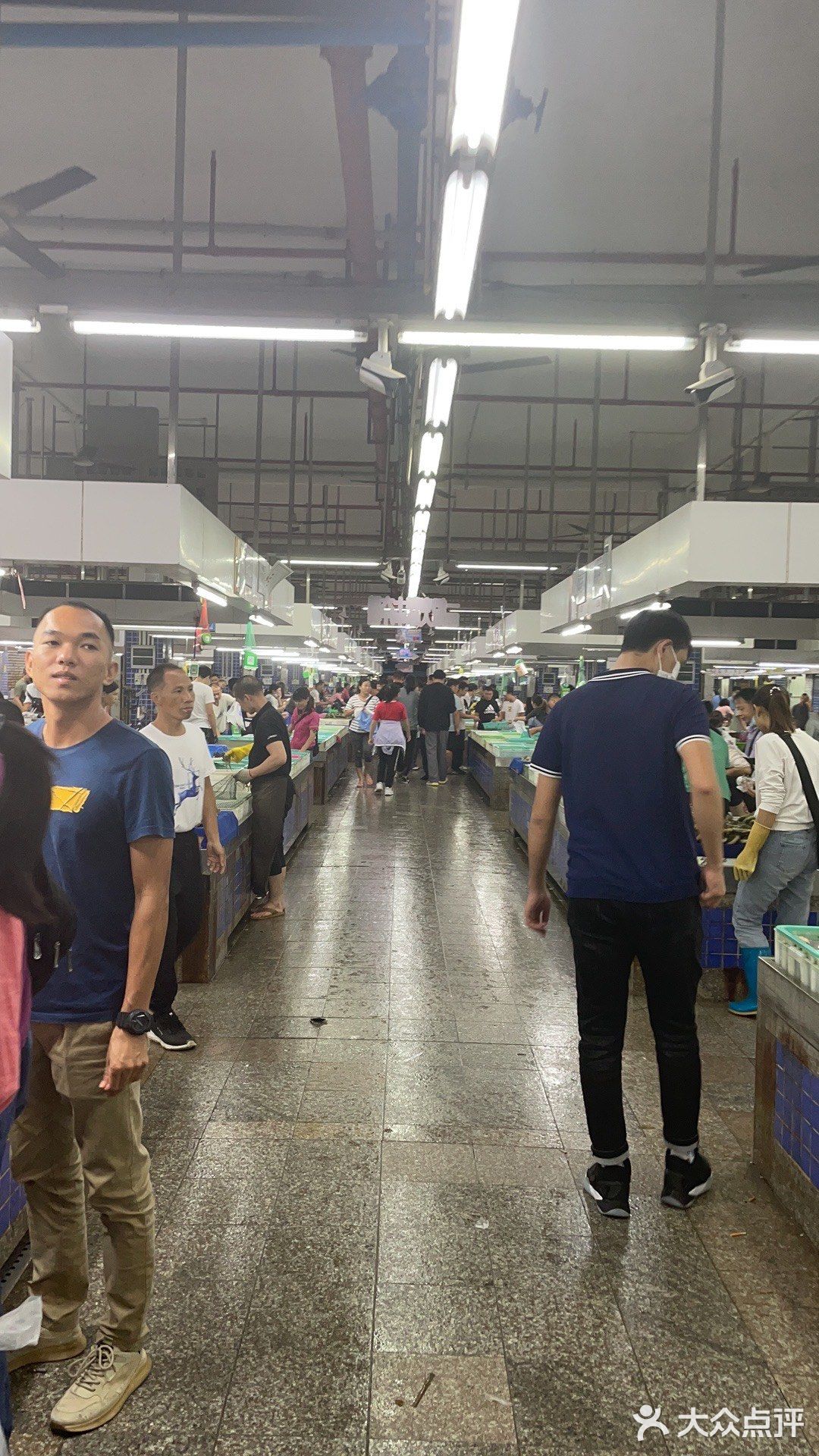 坐标:珠海·金湾 店名:白藤头水产批发市场 评分：