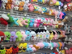 -义乌小商品批发市场(中国小商品城·篁园服装市场店)