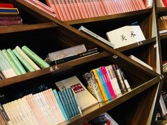 -钟书阁(松江泰晤士小镇店)