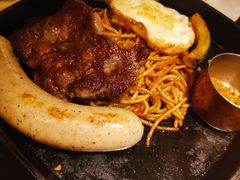 冠军牛扒配纽伦堡香肠-半秋山西餐厅(宜昌大洋店)