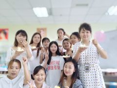 -群丽化妆摄影美甲纹绣培训学校