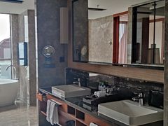 -三亚湾海居铂尔曼度假酒店