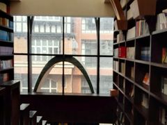 -钟书阁(松江泰晤士小镇店)