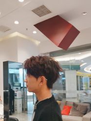 -BULB STUDIO 巴柏明星发型工作室