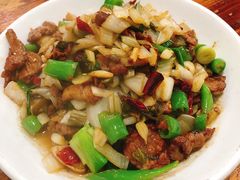 白腌菜炒牛肉-凡老头米线砂锅(古荡新村西粮站)