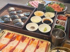 -围炉肉舍•炭烤活鳗•丹东海鲜烤肉(步行街店)