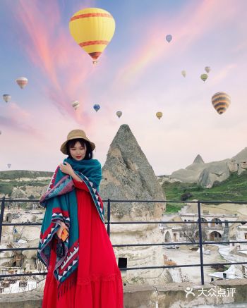 早上不到五点，整个小镇都回荡着唱经的声音