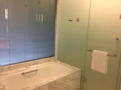 -上海滴水湖皇冠假日酒店