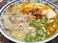耙肉饵丝-巍山𤆵肉饵丝
