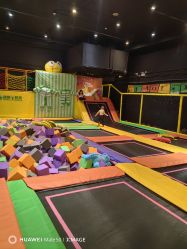 -蹦蹦跳跳(新奥购物中心店)