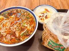 -云阿蛮云南生烫牛肉米线(奉贤路店)