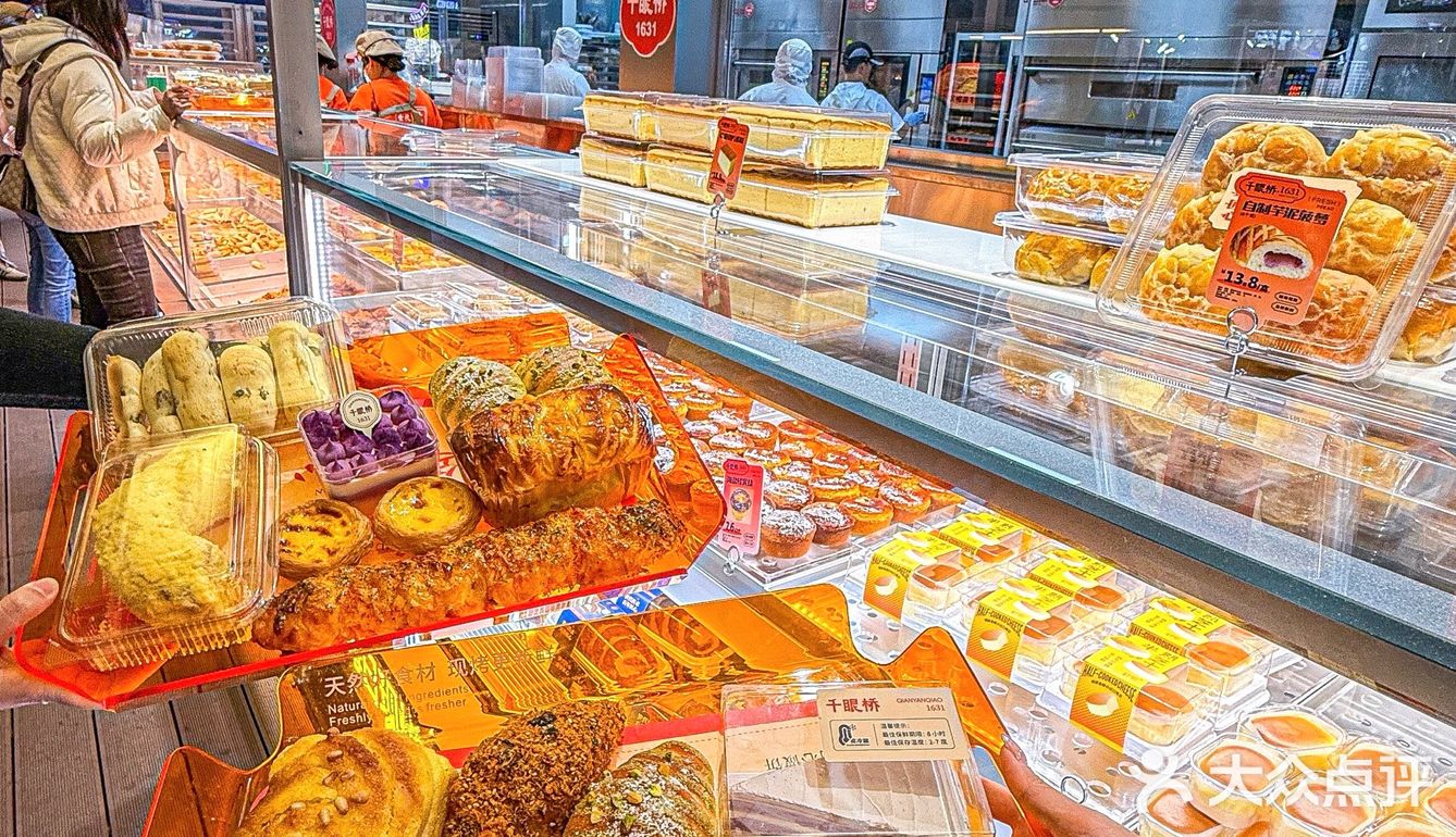 江南万达这么多人排队。。终于买到了！！