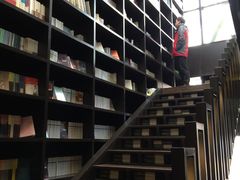 -钟书阁(松江泰晤士小镇店)