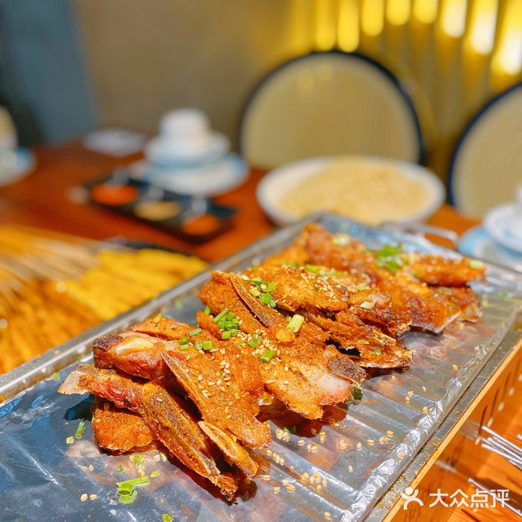 来一口是外皮酥脆，而且羊肉鲜嫩！是我喜欢的味道！