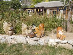 -百里峡七彩艺术小镇