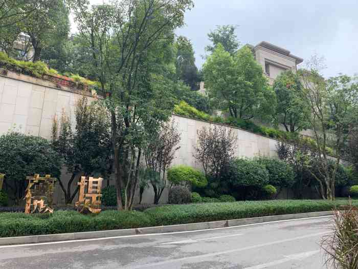 约克郡上林上景-"邻近万科城,玥湖园.所在地距万科城公交站.