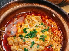 -何妹湿辣牛肉·粤式烧烤砂煲(桂雅路店)