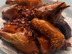 大红袍花椒脆皮乳鸽-香港祥正飯店·正宗灣仔50年海鲜老字号