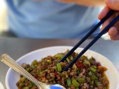 芹菜炒牛肉沫-胖哥家藏菜(护国路店)