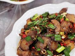 大蒜辣椒炒腊肉-益华家菜屋(世茂店)