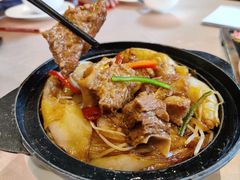 秘制牛腩粉肠煲-聚福宝合苑食府(南头镇店)