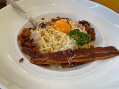 -Chom Cafe and Restaurant