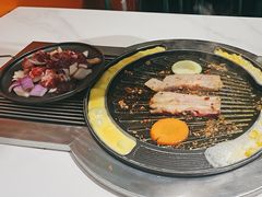 -山野的朋友露营炭火烤肉