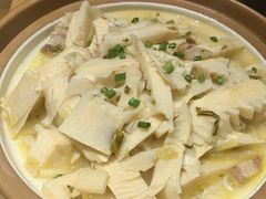 -头上红煨盐鸡·非遗院子餐厅