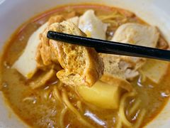 吸满咖喱汁的豆卜-亚王咖喱鸡米粉面