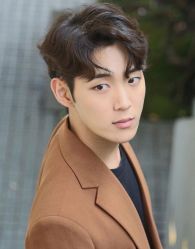 -变画·发型STUDIO